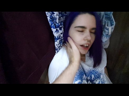 ❤️ Vaig trobar la meva germana a l'armari i la vaig ajudar a correr-se ❌ Vídeo sexual a nosaltres
