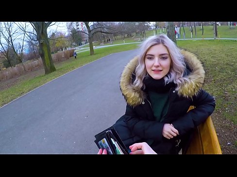 ❤️ Empassa el semen calent d'un desconegut per diners: una mamada al parc d'Eva Elfie ❌ Vídeo sexual a nosaltres